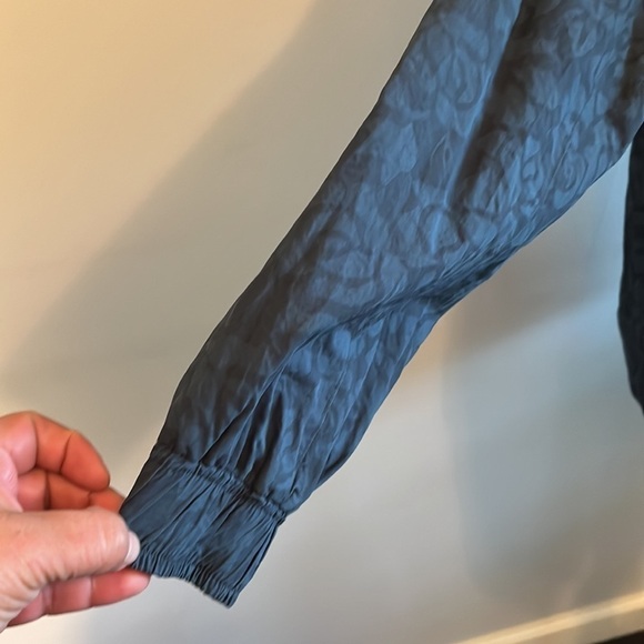 Wolf & Man blue/light blue jacket w/zipper & snap pockets. Excellent condition - Picture 4 of 9